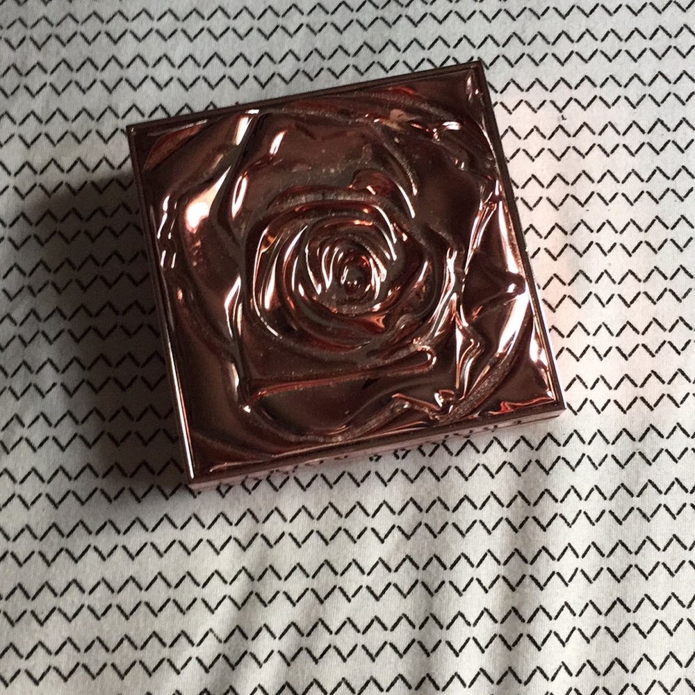 Smashbox X Vlada collab highlighter